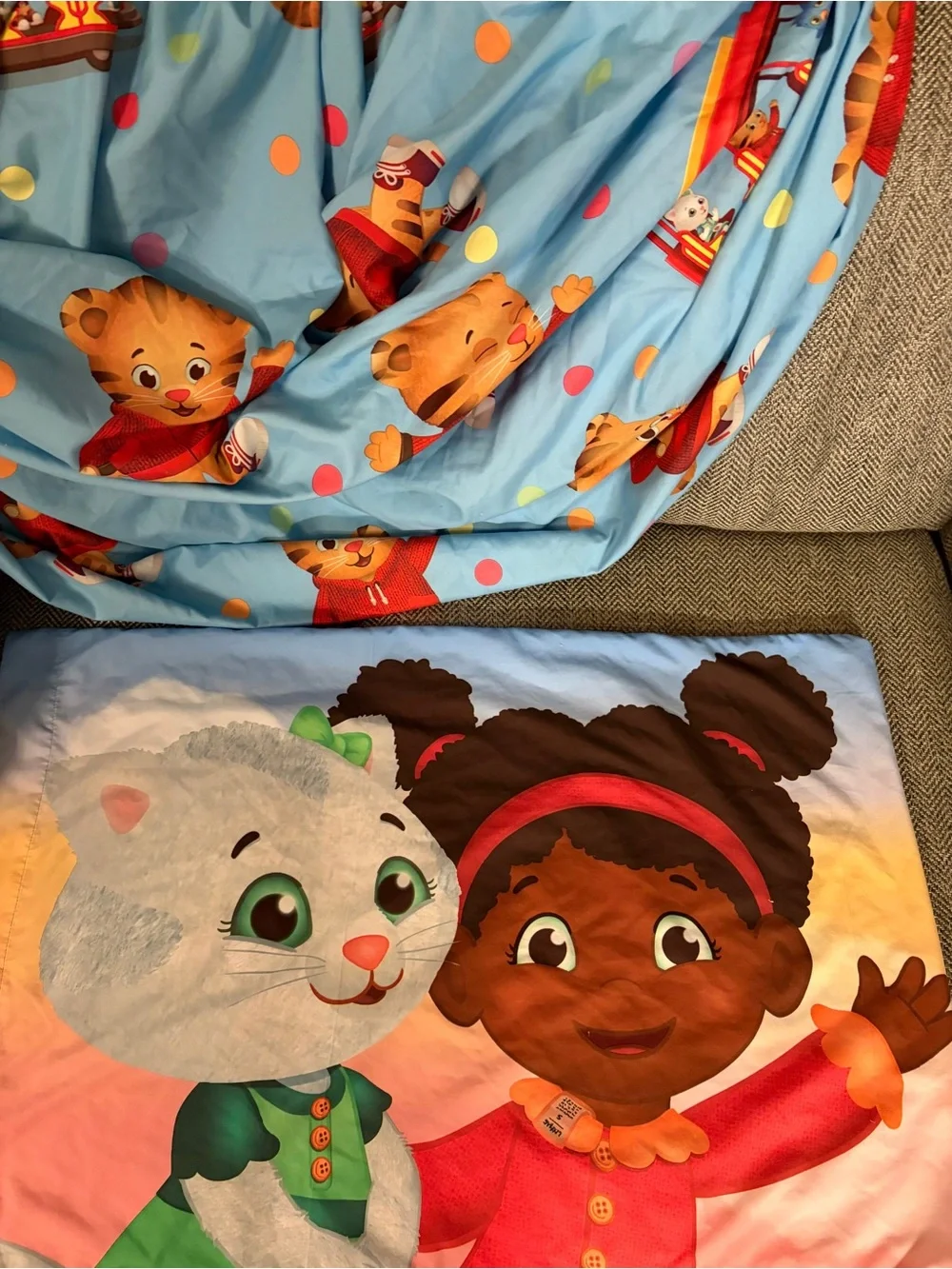Daniel Tiger TWIN Bedding Set- Fitted Sheet, Flat Sheet & Pillow Case VTG EUC